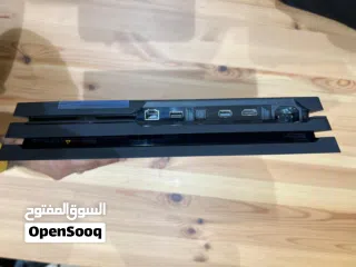  4 بليستيشن4 Pro شبه جديدة مع الشنطة والسماعة لاتفوتها!