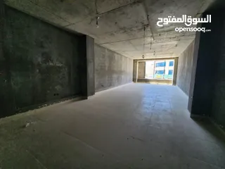  5 مكتب تجاري فاخر وبموقع مميز جدا للبيع في أفضل مواقع السابع   الرقم المرجعي :   4015