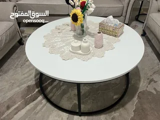  7 كنب تفصيل ما الو غير سنه جديد جديد جديد ولا كانو مستعمل مع طاولات وبرداي وسجادة كلو استعمال سنه فقط
