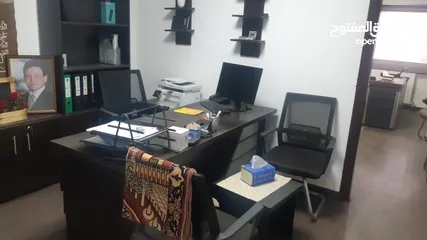  14 اثاث مكتبي بحاله ممتاز للبيع مع جميع المحتويات