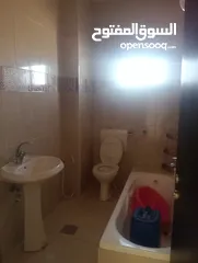  3 شقه سكنيه لليجار