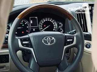  17 تويوتا لاند كروزر 2016 VXR