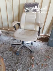  1 كرسي مكتب بحاجة تنجيد