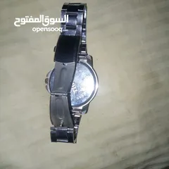  6 ساعه لون بني جلد .............