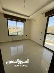  17 شقة ارضيه مميزه للبيع في ربوة عبدون من المالك مباشره مساحة 180mوترس امامي +2 بلكونه
