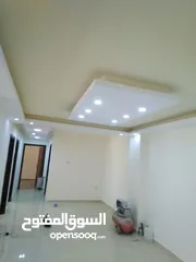  5 شقه شبه ارضيه 153م مع تراس للبيع على شارع البترا مقابل اربد مول غراند وكازيه الرجوب