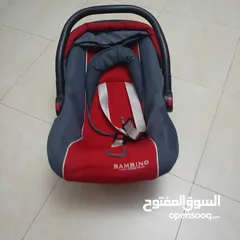 2 كوت اطفال للبيت والسيارة بحاله ممتازه
