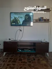  4 طقم كنب مع طاولة وشاشة