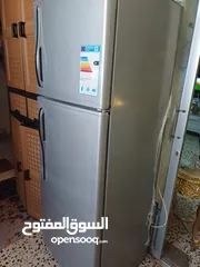  3 ثلاجة بحالة ممتازة لون سلفر نظيفة وخزانة سامبا عدد 2حجم صغير وحجم كبير