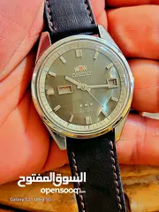  2 ساعات مستخدمه للبيع