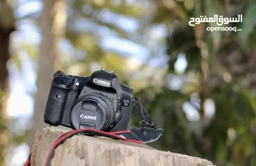  1 كاميرا كانون 7d I مع عدسة 18-55mm