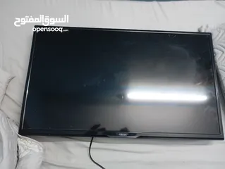  3 شاشه بصلاه عنبي فيها خشط خفييييف مش امبيت اصلا