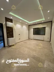  17 شقه فارغة - الرابية - 3نوم1ماستر - 200م - مطلة - قريبة من الخدمات العامة