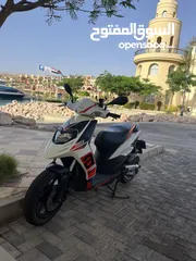  1 سكوتر ابريليا 150 cc