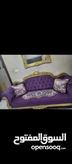  3 كنابايه ثلاثيه مع طاوله ملبس ورق ذهب استعمال بسيط للبيع ولي ناوي ما بنقصر