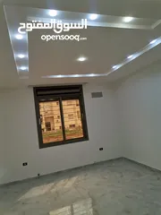  4 شقه طابق ارضي مدخل خاص وكراج خاص وساحه للبيع على شارع البترا شرق اربد مول قراند وكازيه الرجوب
