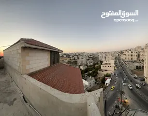  28 روف طبقتين بمساحة 180 متر مربع بموقع مميز  مع بئر مياه خاص بالروف واشتراك مياه وكهرباء بمدينة الخليل