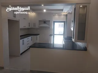  16 شقه جديده فخمه للايجار