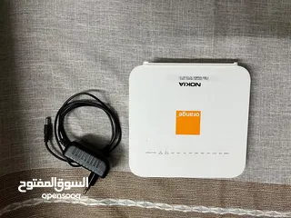  2 راوترات +مقوى اشارة بحالة ممتازة للبيع - Orange وZain