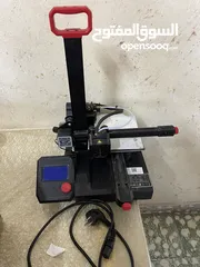  1 طابعة 3D  لعمل مجسمات بلاستيك