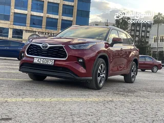  1 Toyota Highlander hybrid XLE 2020