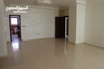  27 فيلا/بيت للبيع من ثلاث طوابق مساحة البناء 700متر مربع مساحة الارض600م2