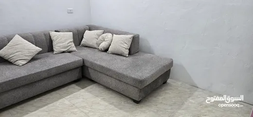  4 طقم كنب بحالة الجيدة جدا (بحالة الجديد)