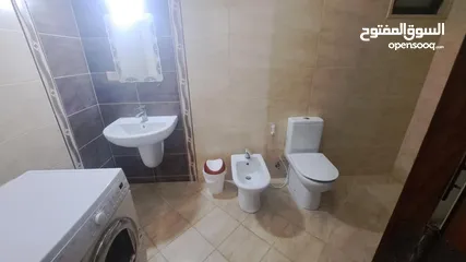  8 شقة مؤثثة للبيع مقابل سيفوي شميساني
