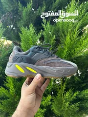  3 adidas yeezy 700 mauve وكالة