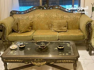  1 غرفة ضيوف مع طاولات