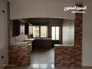  3 شقة طابق ثاني للبيع في الزرقاء الجديدة بالقرب من مسجد بادي بتشطيبات سوبر