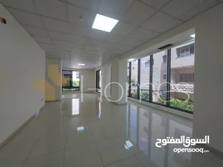  3 مجمع تجاري مكاتب بواجهات زجاجية للايجار في الشميساني بمساحة بناء 1000م