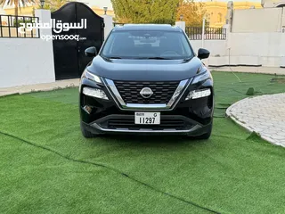  1 Nissan rogue 2023 clean a car