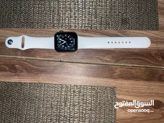  10 ايفون 12 برو مع ساعة apple watch series 4    44m مع airpods Pro ومعها شاحنها الاصلي