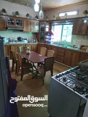 5 شقه للبيع مع السطح وحق الاعتلاء