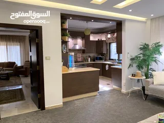  11 شقه مع روف من المالك مباشره بسعر مغري