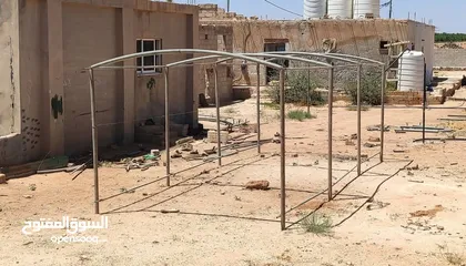  3 بيت حديد قائم
