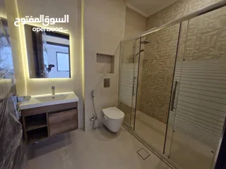  8 شقة طابق ارضي مميزة للبيع بمساحة 196 م بنظام شبه ڤيلا ،ثلاث مداخل مع ترسات واسعة وتشطيبات راقية .