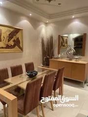  7 طقم كنب ضيوف فخم  المصدر الاساسي elite   البيع مع الطاولات واللوحات و السجادة والبرداي