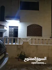  17 شقه ارضيه للايجار