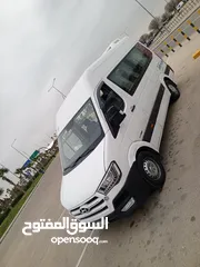  4 هونداي H350 لون ابيض