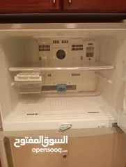  4 ثلاجة وكالة استعمال بسيط جدا  نوعية شارب سعتها 566 لتر  يعني 20فدم فقط