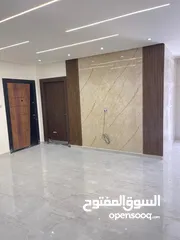  18 شقق فاخره ومميزه للبيع