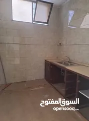  13 ارض ومنزل للبيع في ماركا نمره ثنين عن الشارع والسوق وفي دخله ع الارض من الخلف