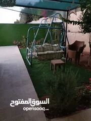  2 شقه للبيع مساحة 330م 150م داخلي و180 خارجي.