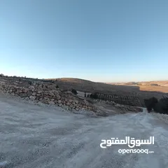  4 للبيع قطعة ارض الموقع دحل قريبة جدا لشارع جرش الزرقاء موقع مميز