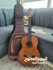  1 جيتار كلاسيك YAMAHA  المميز مع جنطه وتيونر