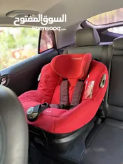  1 كارسيت ماركة maxi cosi الاصلي لون احمر بحالة جيدة للبيع صناعة البرتغال