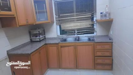  28 شقه من فيلا(غير مفروشة )للايجار طابق اول ب 360 ويوجد شقة صغيره طابق ارضي مدخل مستقل (غير مفروشة)150د