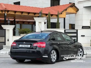  4 سيارات عائليه مرخصة الشهر 12